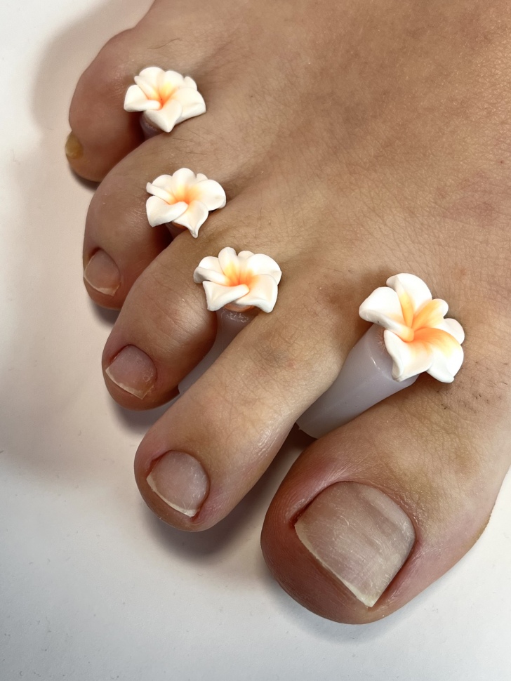 Toe separators made of silicone in different shapes