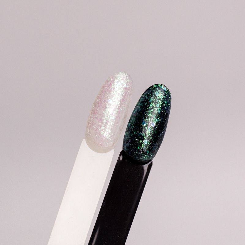 Glitter flakes foil opal from ZOO Nail